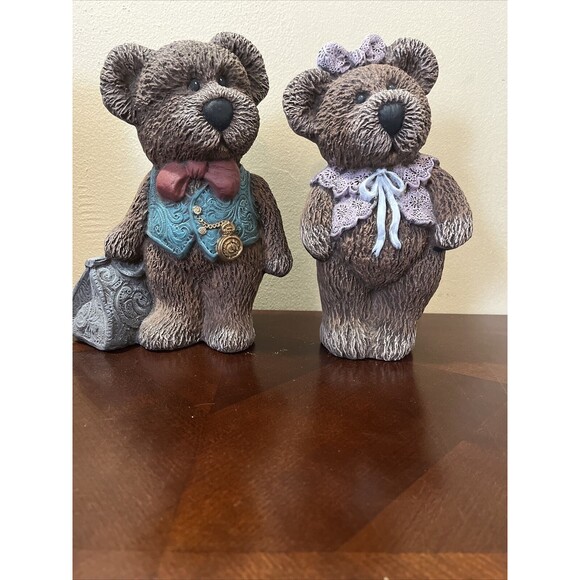 A Vintage Teddy Bear With Suitcase And Young Girl Cub Ceramic Figurines - Picture 1 of 3